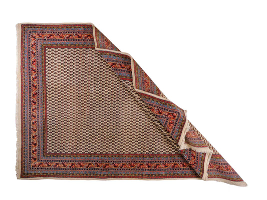 Feiner, handgeknüpfter indischer Sarough Mir Wollteppich von Khademi. Größe: 297 x 202 cm. Farbe: Cremeweiß. Verkauf durch JUPITER Intl.