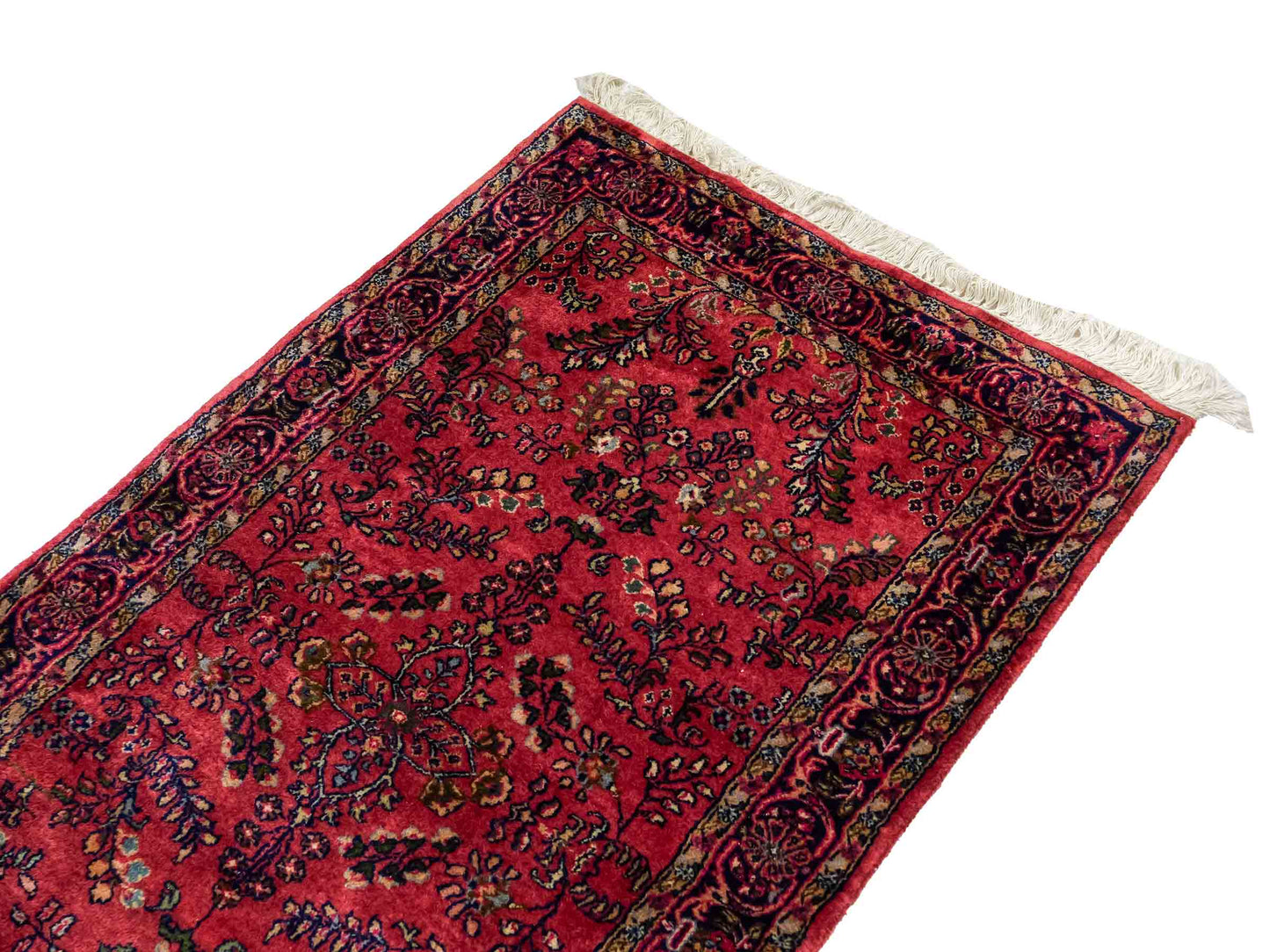 Feiner, handgeknüpfter Indo Sarough Orientteppich aus Wolle von Khademi. Größe: 159 x 91 cm. Farbe: Rot Verkauf durch JUPITER Intl.