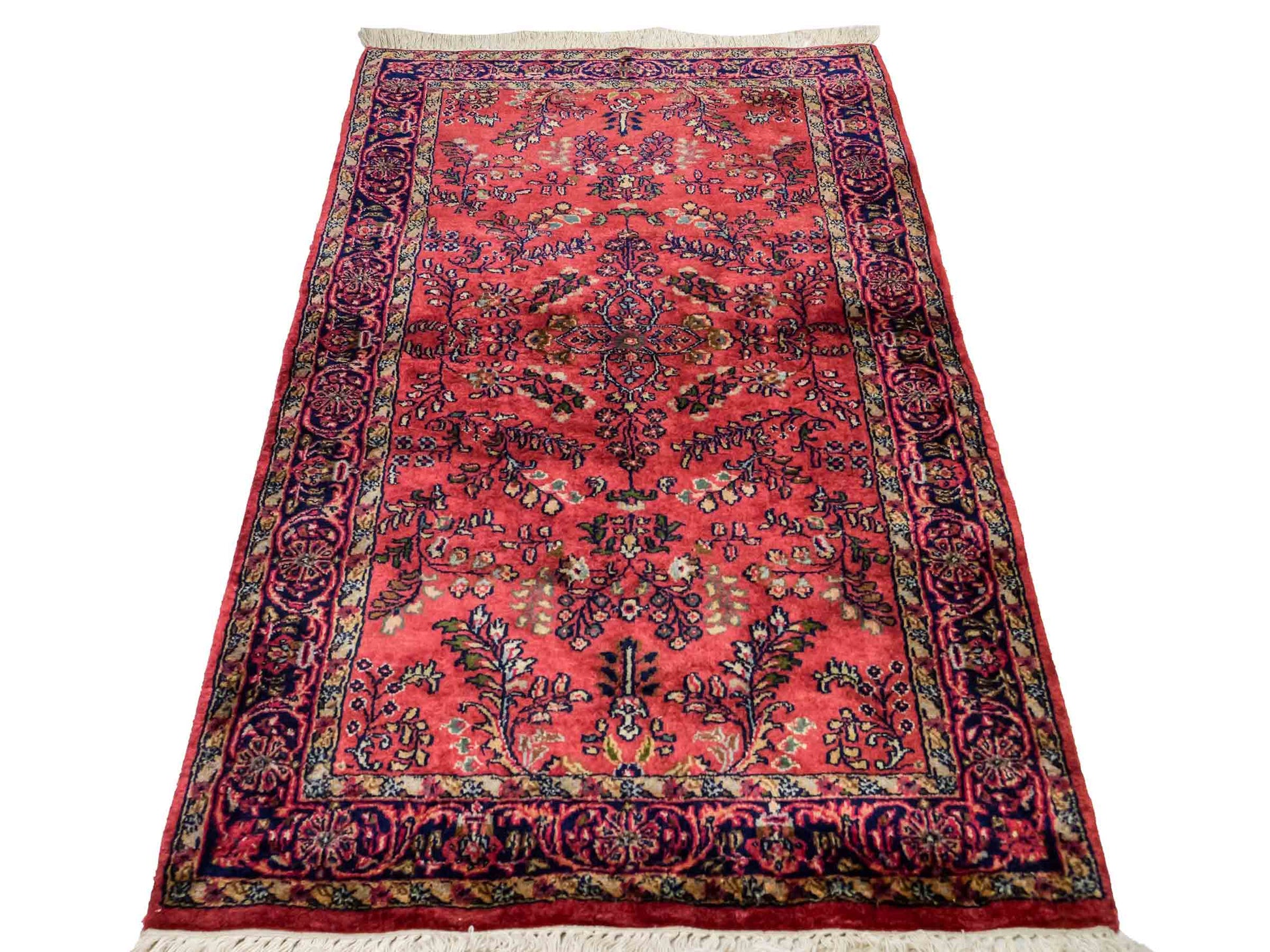 Feiner, handgeknüpfter Indo Sarough Orientteppich aus Wolle von Khademi. Größe: 159 x 91 cm. Farbe: Rot Verkauf durch JUPITER Intl.