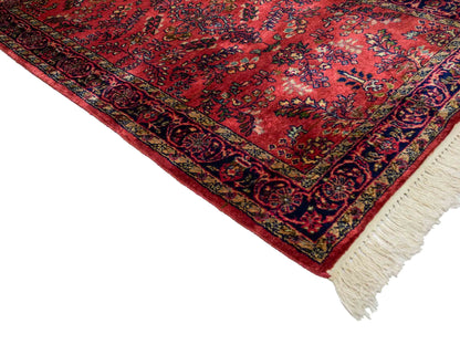 Feiner, handgeknüpfter Indo Sarough Orientteppich aus Wolle von Khademi. Größe: 159 x 91 cm. Farbe: Rot Verkauf durch JUPITER Intl.
