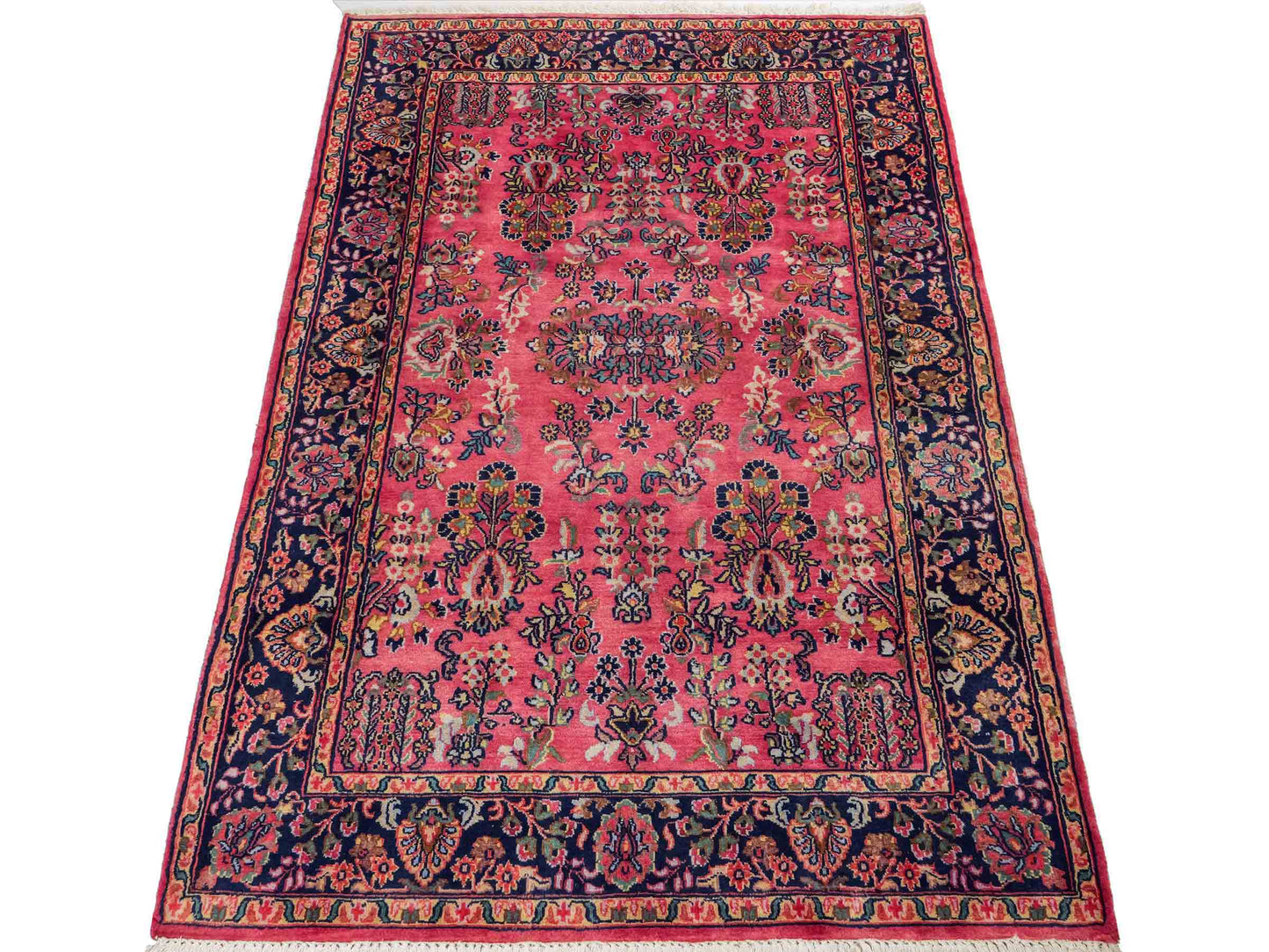Handgeknüpfter, indischer Orientteppich mit Sarough Design von Khademi aus Wolle, rot. 177x121 cm. Verkauf durch Jupiter Intl.