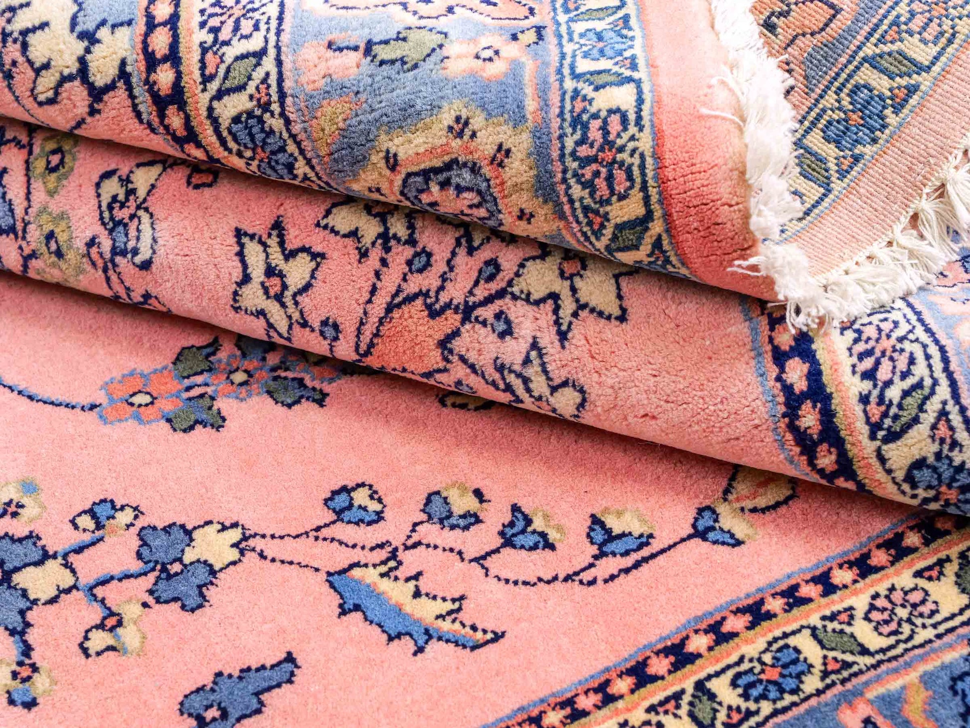 Handgeknüpfter, indischer Orientteppich mit Sarough Design von Khademi aus Wolle, rot. 178x126 cm. Verkauf durch Jupiter Intl.