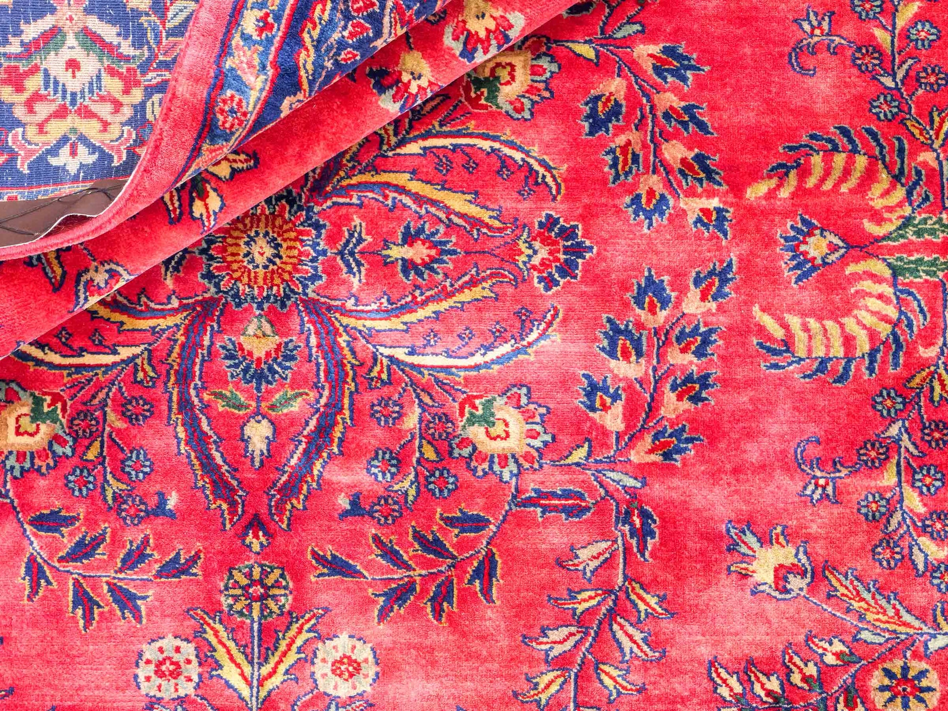 Handgeknüpfter indischer Orientteppich mit Sarough Design von Khademi aus Wolle, rot. 237x170 cm. Verkauf durch Jupiter Intl.