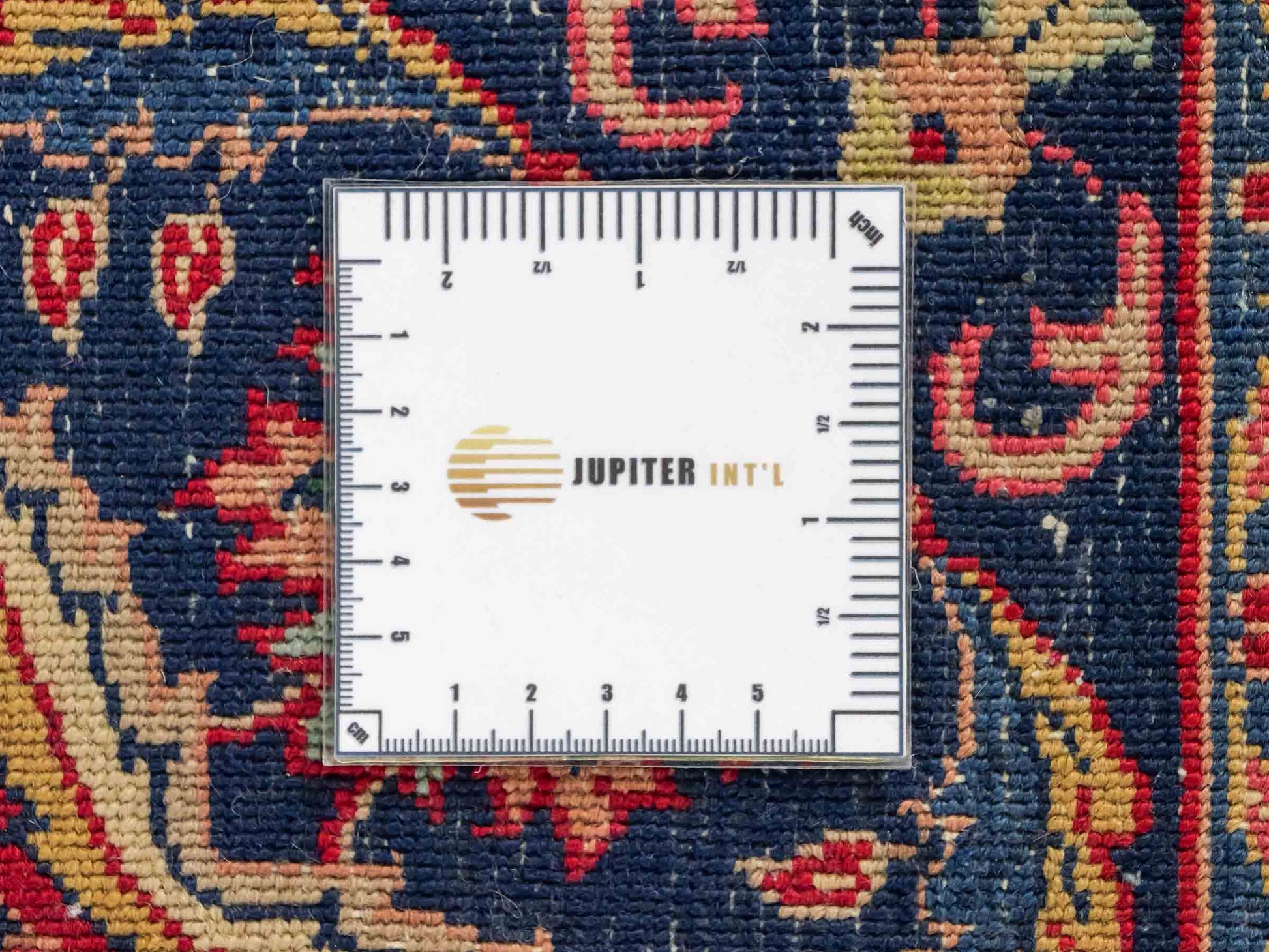 Handgeknüpfter indischer Orientteppich mit Sarough Design von Khademi aus Wolle, rot. 237x170 cm. Verkauf durch Jupiter Intl.