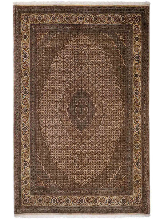 Sehr feiner, handgeknüpfter Khademi Indo Täbriz Mahi aus Wolle, beige, creme und braun. 208x153 cm. Vertrieb durch Jupiter Intl.