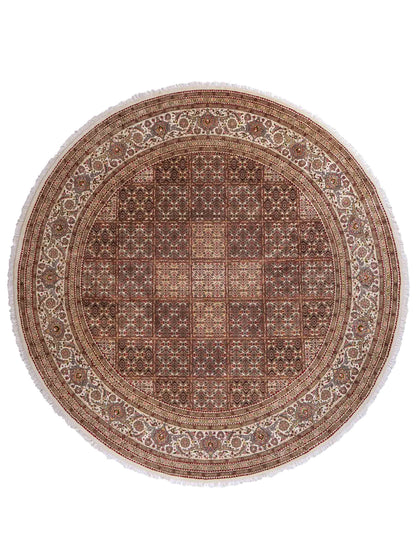 Sehr feiner, runder, handgeknüpfter Khademi Indo Täbriz Mahi aus Wolle, beige, braun und creme. 256x246 cm. Vertrieb durch Jupiter Intl.