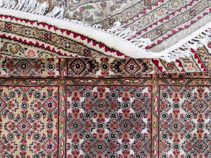 Sehr feiner, runder, handgeknüpfter Khademi Indo Täbriz Mahi aus Wolle, beige, braun und creme. 256x246 cm. Vertrieb durch Jupiter Intl.