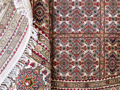 Sehr feiner, runder, handgeknüpfter Khademi Indo Täbriz Mahi aus Wolle, beige, braun und creme. 256x246 cm. Vertrieb durch Jupiter Intl.