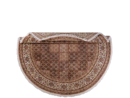 Sehr feiner, runder, handgeknüpfter Khademi Indo Täbriz Mahi aus Wolle, beige, braun und creme. 256x246 cm. Vertrieb durch Jupiter Intl.
