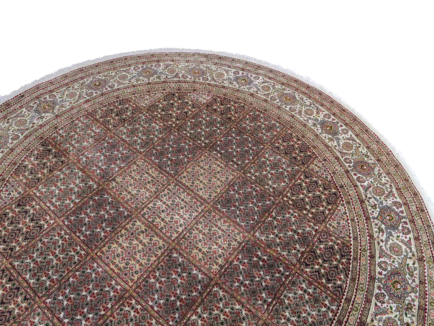 Sehr feiner, runder, handgeknüpfter Khademi Indo Täbriz Mahi aus Wolle, beige, braun und creme. 256x246 cm. Vertrieb durch Jupiter Intl.