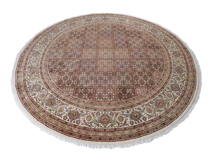 Sehr feiner, runder, handgeknüpfter Khademi Indo Täbriz Mahi aus Wolle, beige, braun und creme. 256x246 cm. Vertrieb durch Jupiter Intl.