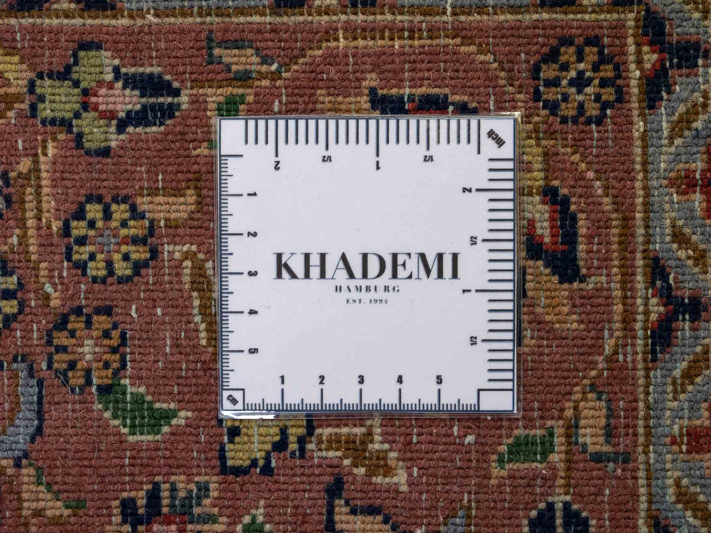 Feiner, handgeknüpfter Indo Täbriz Orientteppich aus Wolle von Khademi. Größe: 290 x 200 cm. Farbe: Blau, beige, braun. Verkauf durch JUPITER Intl.