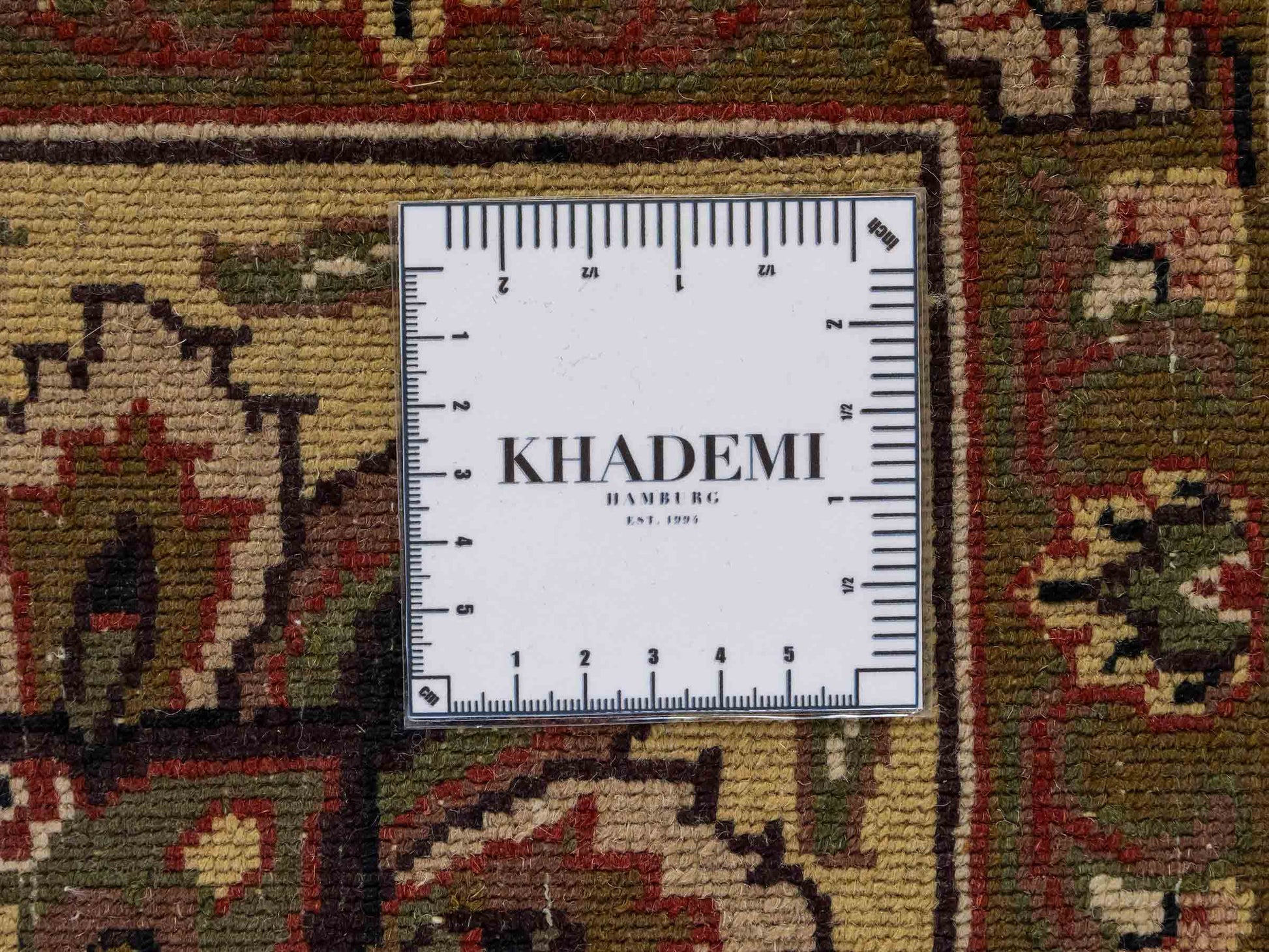 Feiner, handgeknüpfter Indo Täbriz Orientteppich aus Wolle von Khademi. Größe: 301 x 245 cm. Farbe: Cremeweiß, beige. Verkauf durch JUPITER Intl.
