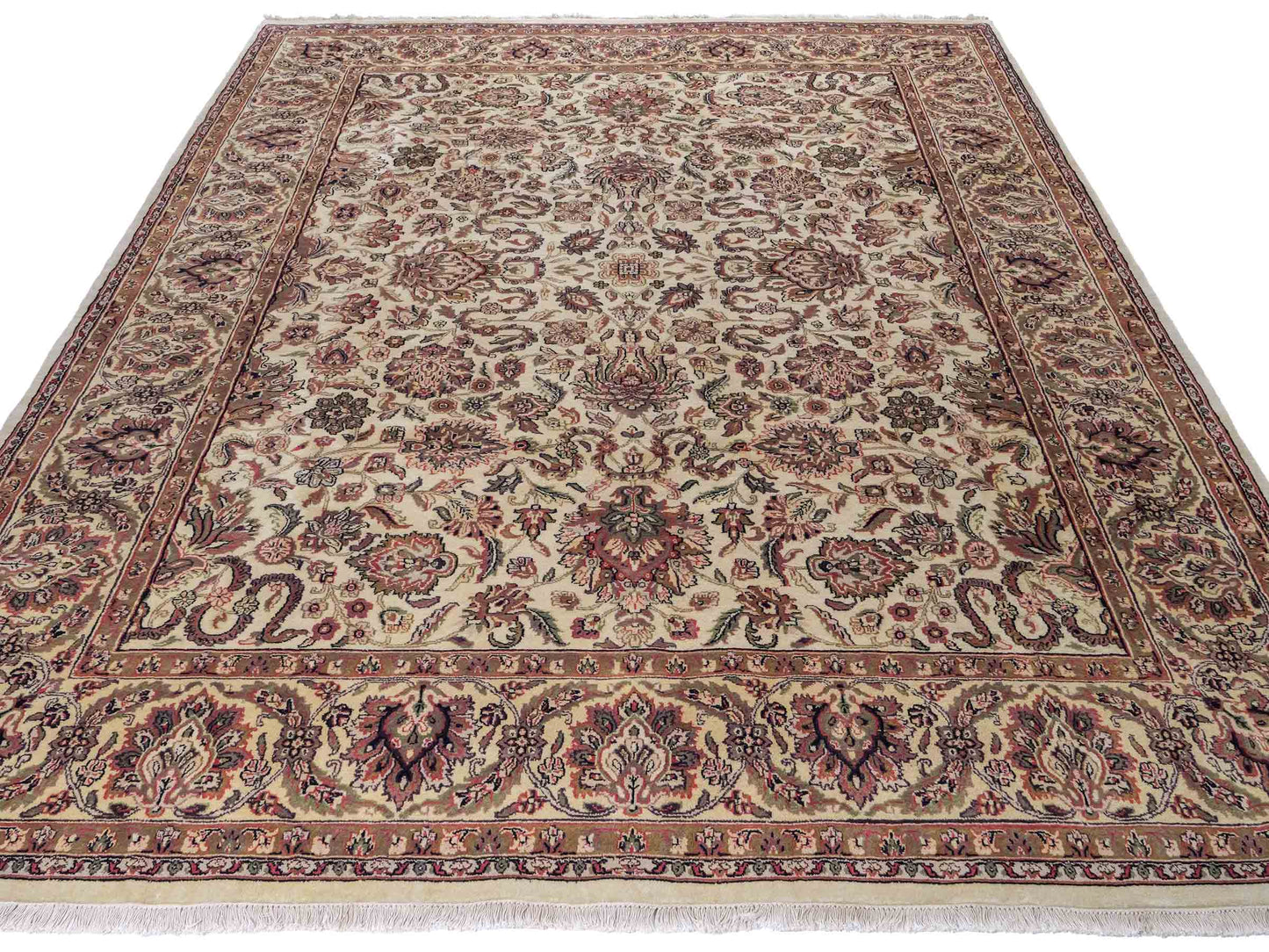 Feiner, handgeknüpfter Indo Täbriz Orientteppich aus Wolle von Khademi. Größe: 301 x 245 cm. Farbe: Cremeweiß, beige. Verkauf durch JUPITER Intl.