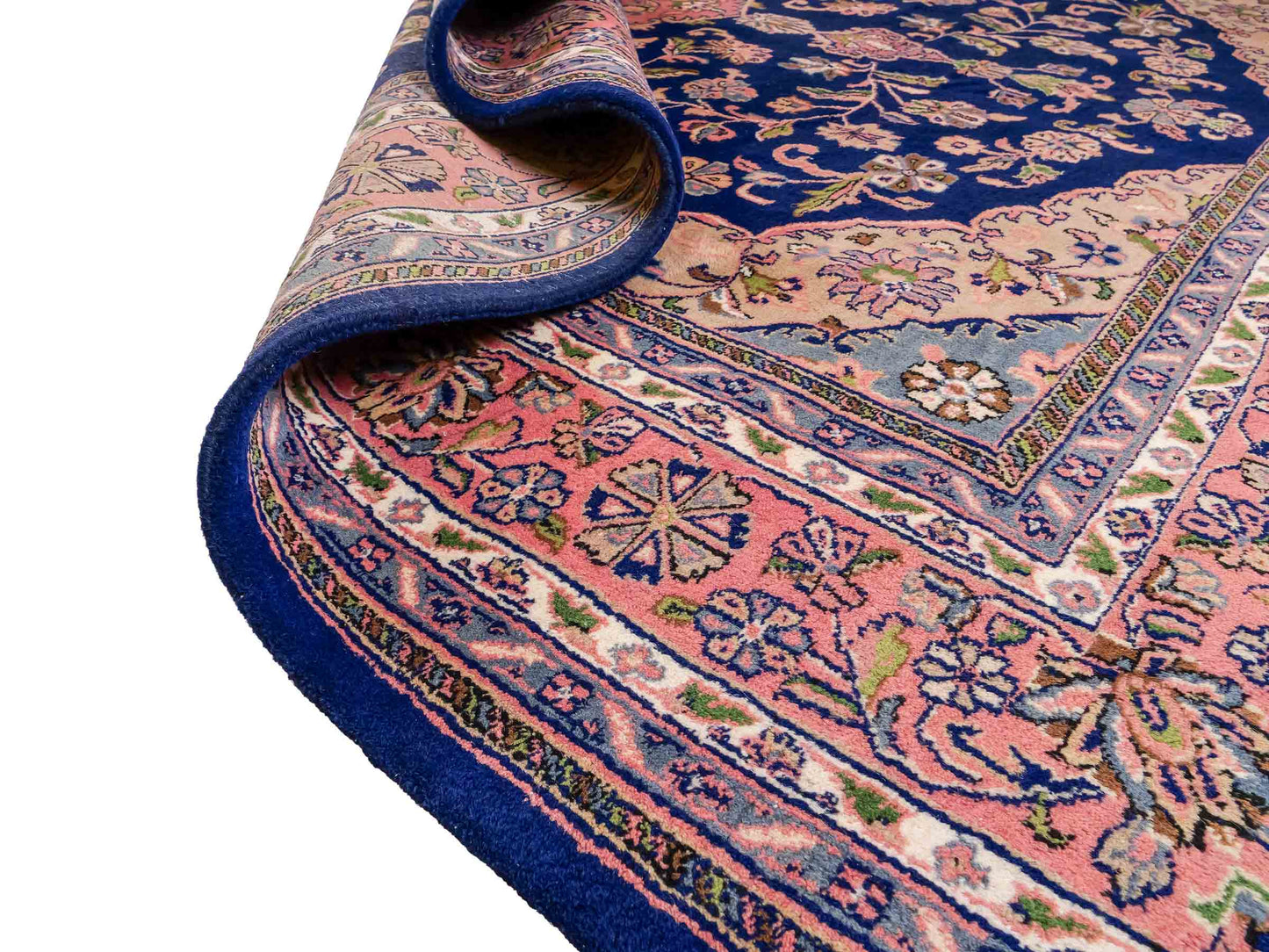 Feiner, handgeknüpfter Indo Täbriz Orientteppich aus Wolle von Khademi. Größe: 302 x 244 cm. Farbe: Blau, rosa. Verkauf durch JUPITER Intl.