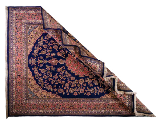 Feiner, handgeknüpfter Indo Täbriz Orientteppich aus Wolle von Khademi. Größe: 302 x 244 cm. Farbe: Blau, rosa. Verkauf durch JUPITER Intl.