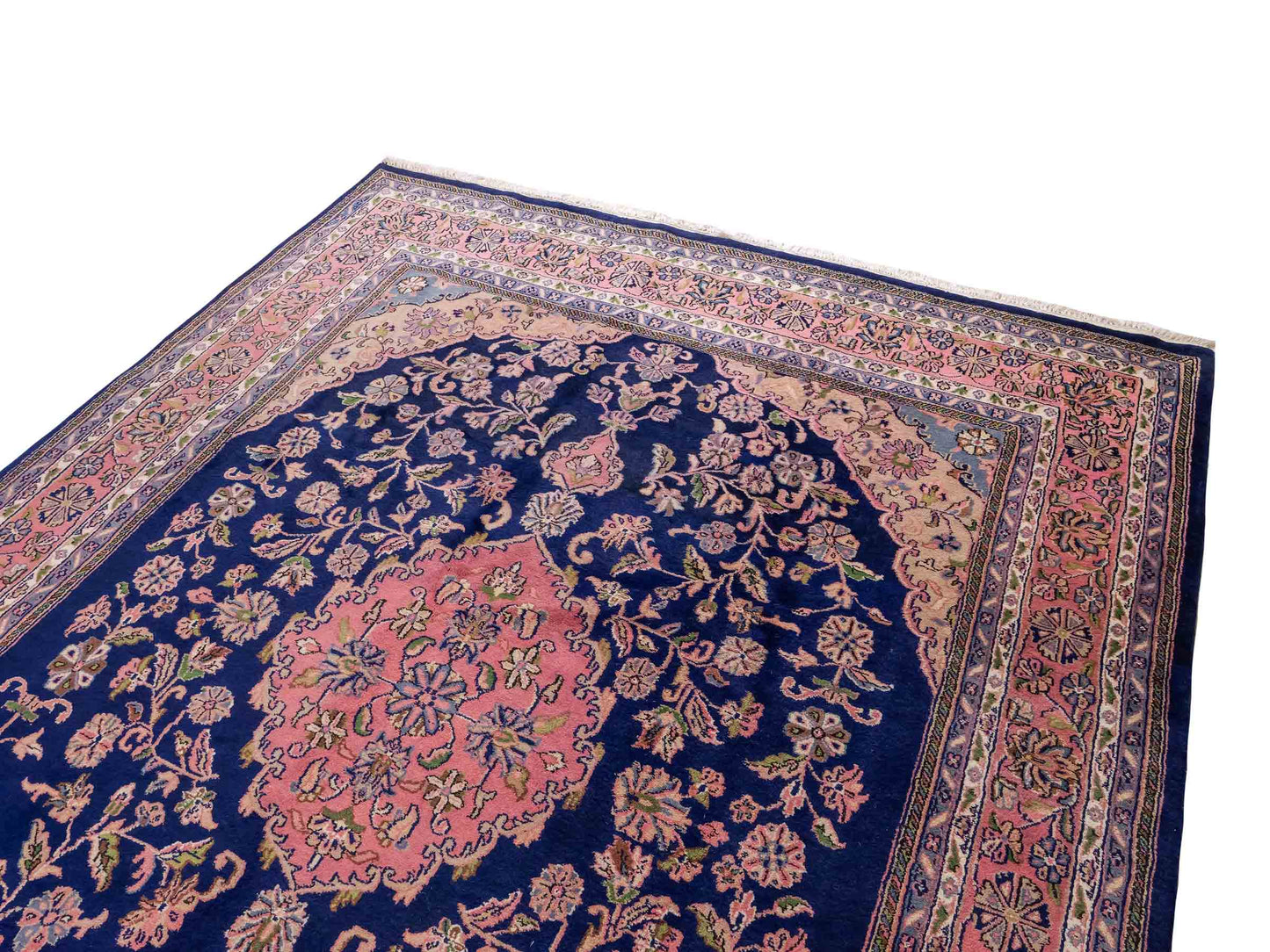 Feiner, handgeknüpfter Indo Täbriz Orientteppich aus Wolle von Khademi. Größe: 302 x 244 cm. Farbe: Blau, rosa. Verkauf durch JUPITER Intl.