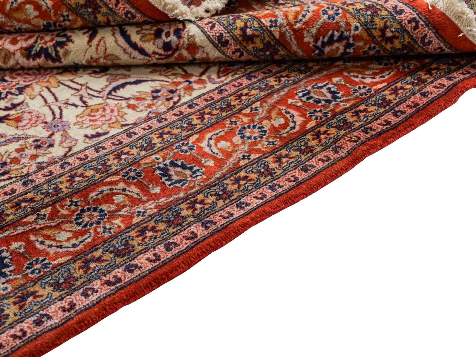 Sehr feiner, handgeknüpfter Indo Täbriz Orientteppich aus Wolle von Khademi. Größe: 304 x 201 cm. Farbe: Cremeweiß, beige, rot. Verkauf durch JUPITER Intl.