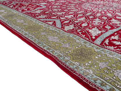 Feiner, handgeknüpfter Indo Täbriz Orientteppich aus Seide und Viskose mit geometrischem Gumbad-Motiv von Khademi. Größe: 303 x 196 cm. Farbe: Rot. RB3-Y1. Ursprung: Indien. Verkauf durch JUPITER Intl