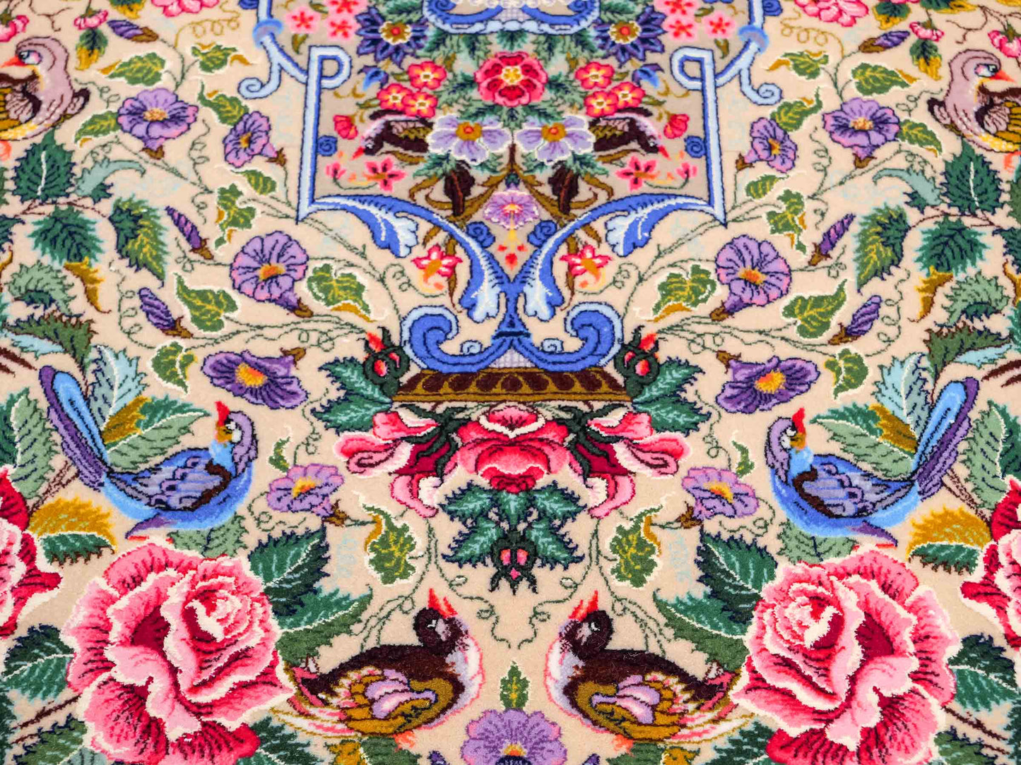 Sehr feiner, handgeknüpfter Khademi Orientteppich mit Isfahan Design aus Wolle und Seide, grau. 190x123 cm. Vertrieb durch Jupiter Intl.