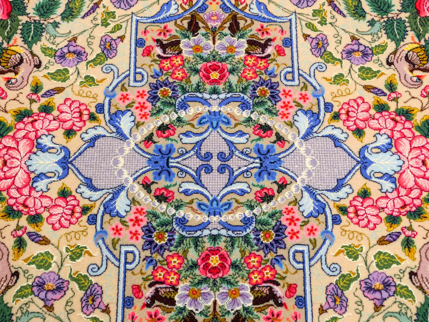 Sehr feiner, handgeknüpfter Khademi Orientteppich mit Isfahan Design aus Wolle und Seide, grau. 190x123 cm. Vertrieb durch Jupiter Intl.