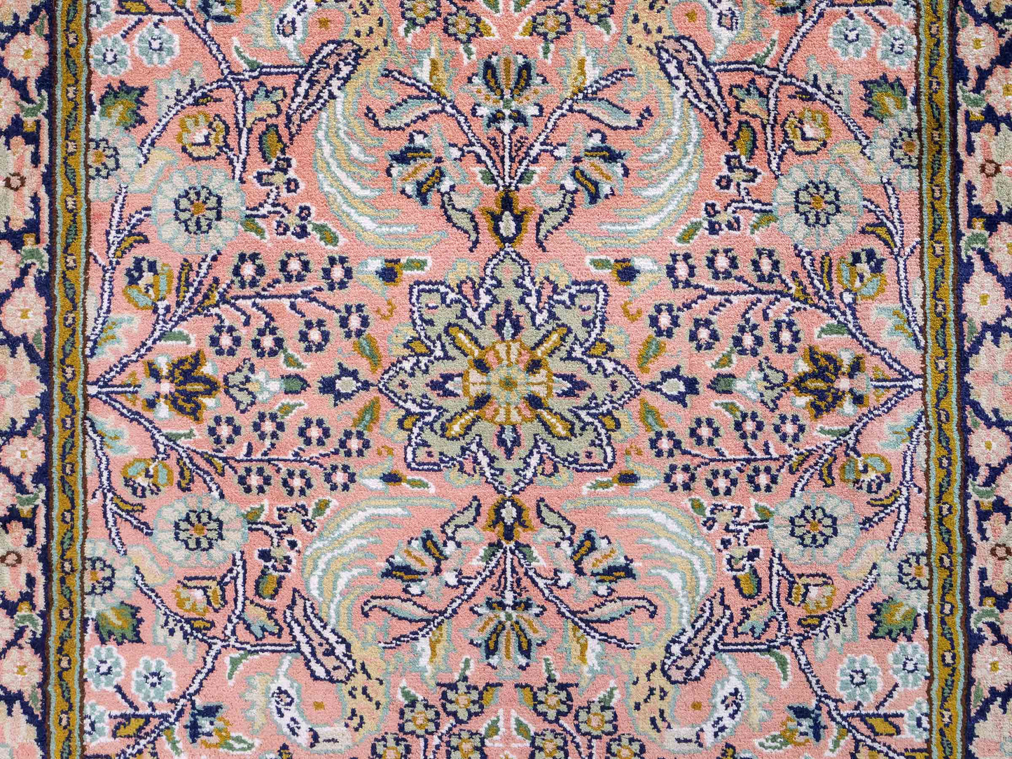 Feiner, handgeknüpfter Kaschmir Seide Orientteppich von Khademi, rost, rot. 92x63 cm. Verkauf durch Jupiter Intl.