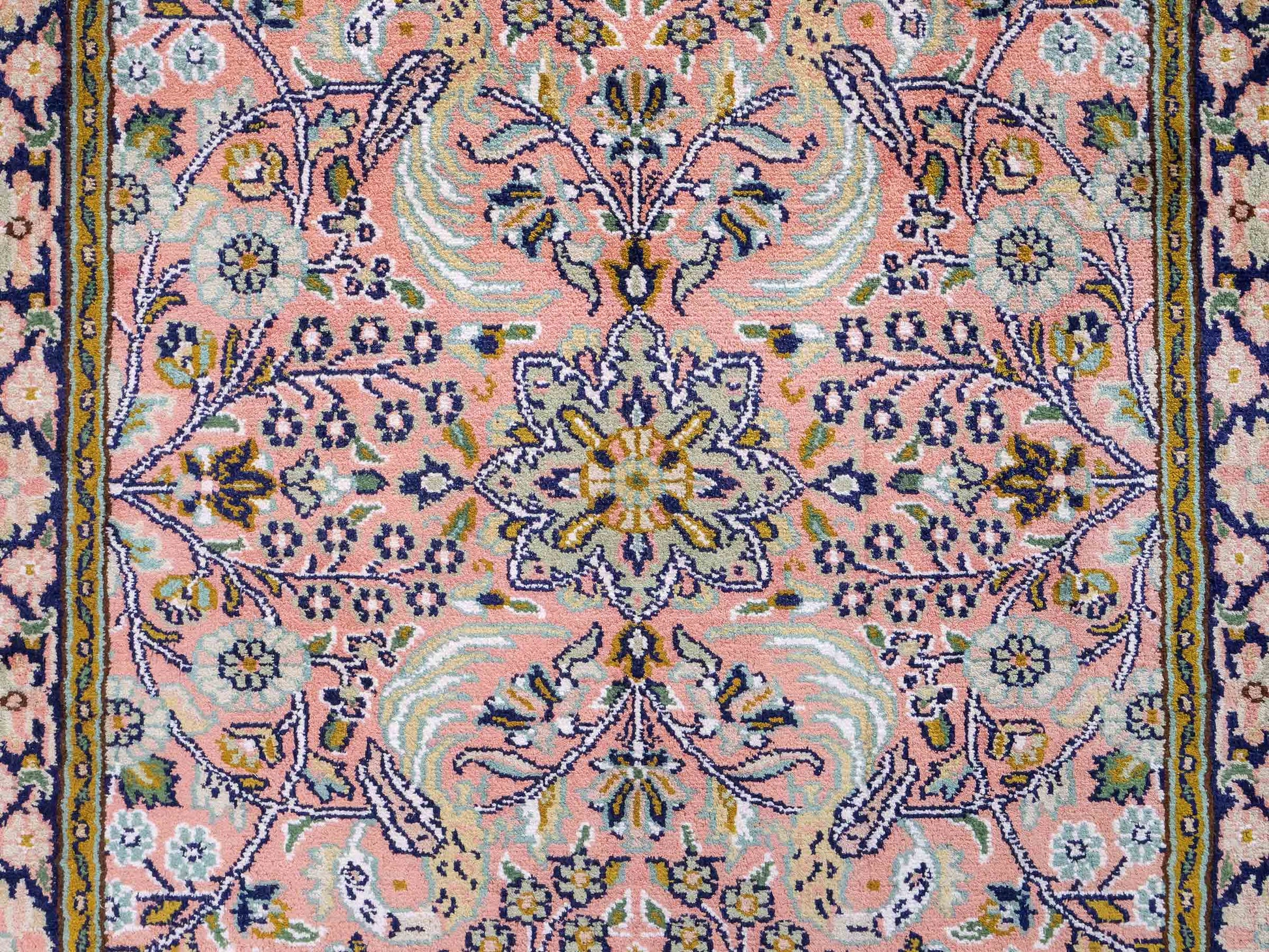 Feiner, handgeknüpfter Kaschmir Seide Orientteppich von Khademi, rost, rot. 92x63 cm. Verkauf durch Jupiter Intl.