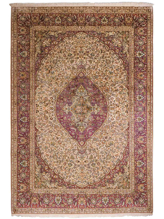 Sehr feiner, handgeknüpfter Kaschmir Seide Orientteppich von Khademi, creme, lila. 279x188 cm. Verkauf durch Jupiter Intl.