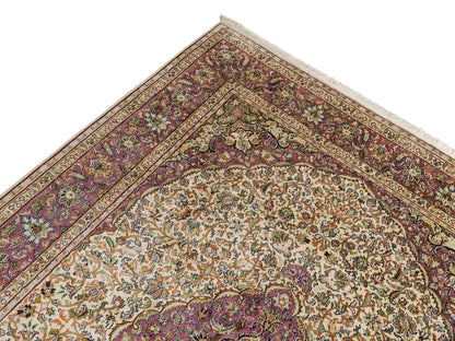 Sehr feiner, handgeknüpfter Kaschmir Seide Orientteppich von Khademi, creme, lila. 279x188 cm. Verkauf durch Jupiter Intl.