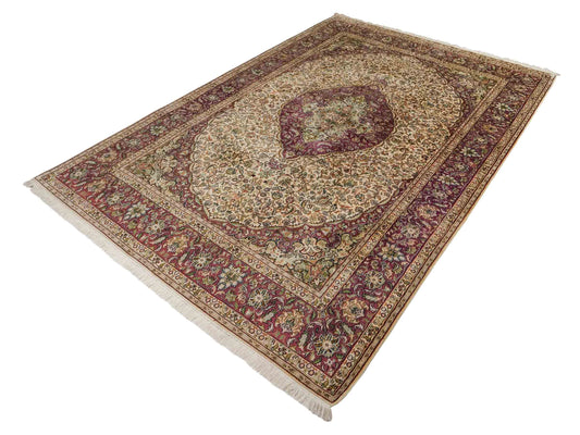 Sehr feiner, handgeknüpfter Kaschmir Seide Orientteppich von Khademi, creme, lila. 279x188 cm. Verkauf durch Jupiter Intl.