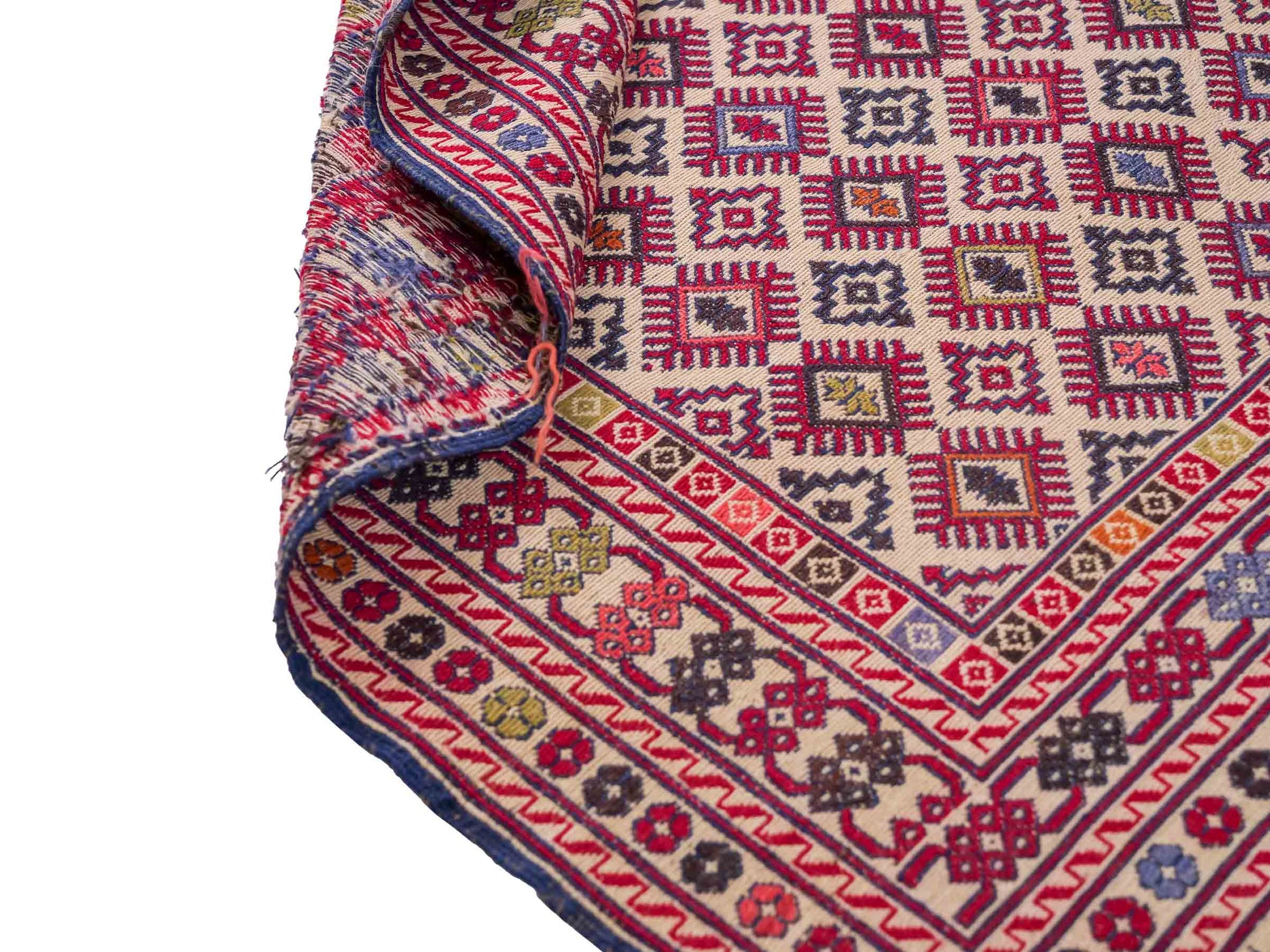 Handgefertigter Kelim Afghan Teppich aus Wolle von Khademi. Größe 138 x 90 cm. Farbe: Beige, rot, blau. Verkauf durch JUPITER Intl.