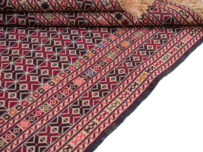 Handgefertigter Kelim Afghan Teppich aus Wolle von Khademi. Größe 140 x 99 cm. Farbe: Beige, rot, schwarz. Verkauf durch JUPITER Intl.