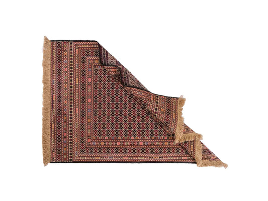 Handgefertigter Kelim Afghan Teppich aus Wolle von Khademi. Größe 140 x 99 cm. Farbe: Beige, rot, schwarz. Verkauf durch JUPITER Intl.