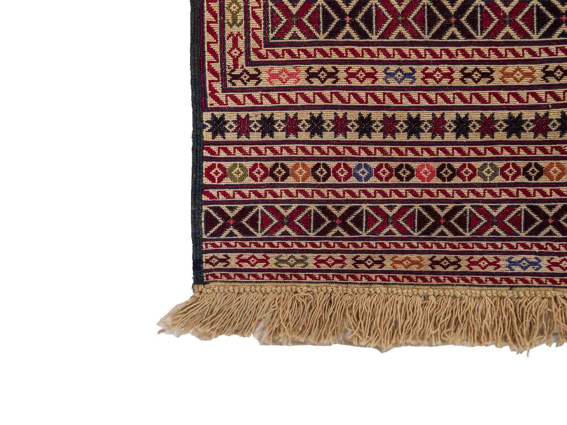 Handgefertigter Kelim Afghan Teppich aus Wolle von Khademi. Größe 140 x 99 cm. Farbe: Beige, rot, schwarz. Verkauf durch JUPITER Intl.