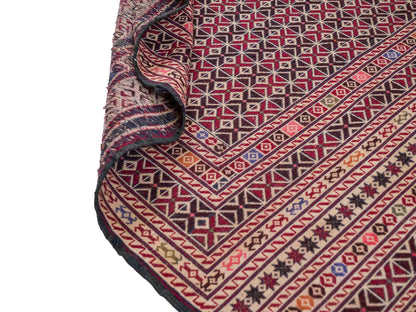 Handgewebter Kelim Afghan Teppich aus Wolle von Khademi. Größe 140 x 99 cm. Farbe: Beige, rot, schwarz. Verkauf durch JUPITER Intl.