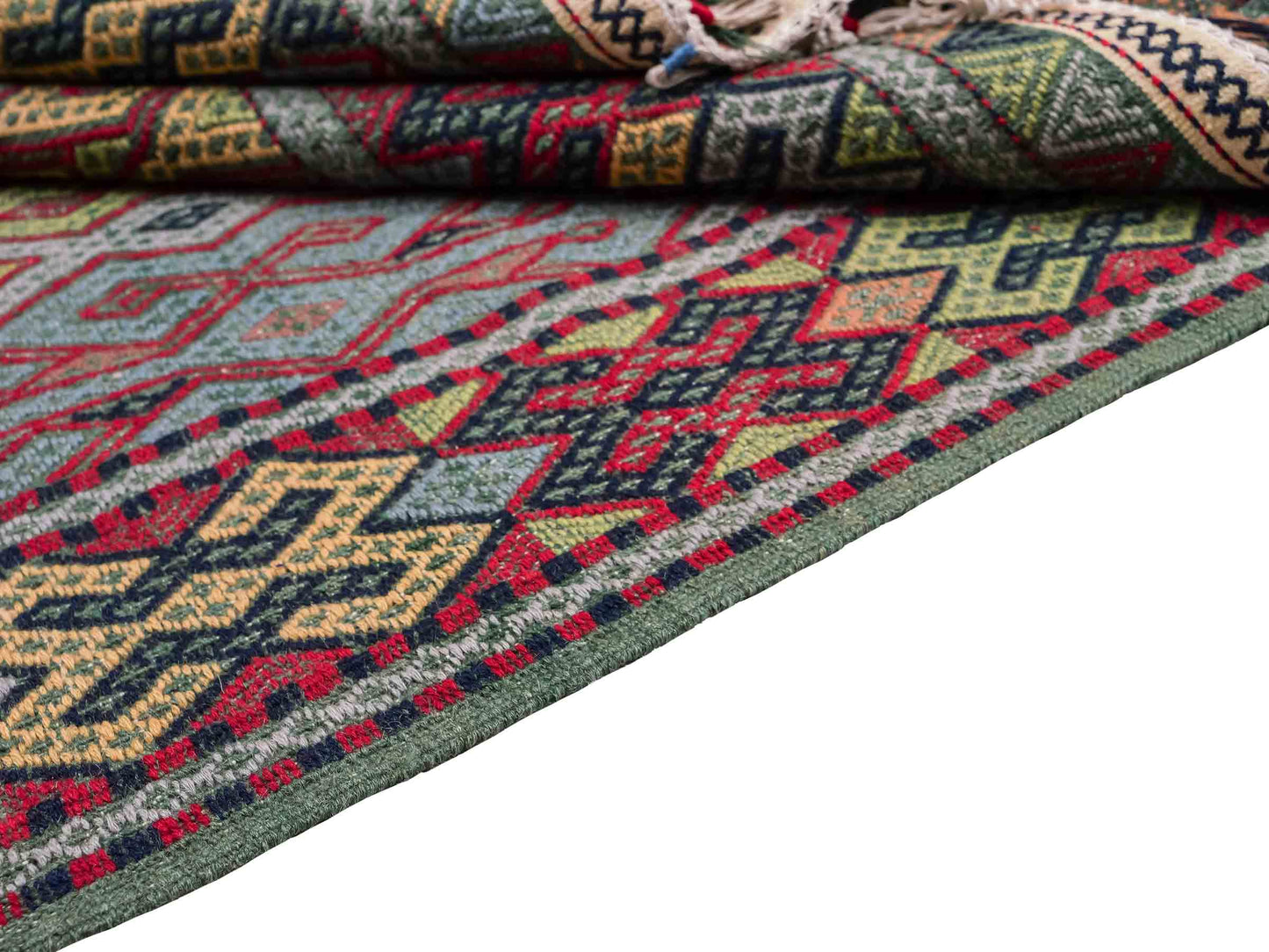 Handgefertigter Kelim Afghan Teppich aus Wolle von Khademi. Größe 198 x 120 cm. Farbe: Grün, rot, blau. Verkauf durch JUPITER Intl.