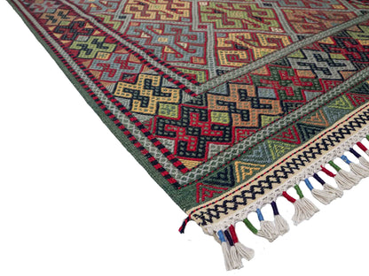 Handgefertigter Kelim Afghan Teppich aus Wolle von Khademi. Größe 198 x 120 cm. Farbe: Grün, rot, blau. Verkauf durch JUPITER Intl.