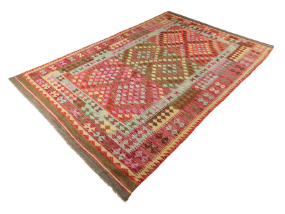 Handgefertigter Kelim Afghan Teppich aus Wolle von Khademi. Größe 296 x 190 cm. Farbe: Rosa, rot, grün. Verkauf durch JUPITER Intl.