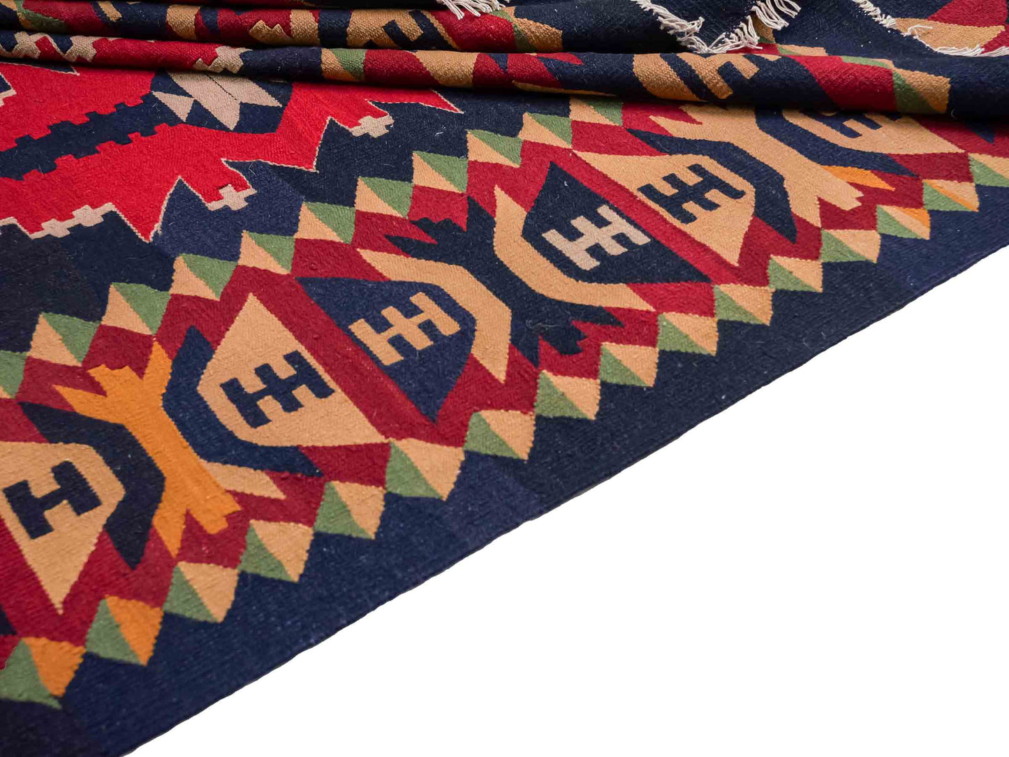 Handgefertigter Kelim Afghan Teppich aus Wolle von Khademi. Größe 298 x 191 cm. Farbe: Blau, rot. Verkauf durch JUPITER Intl.