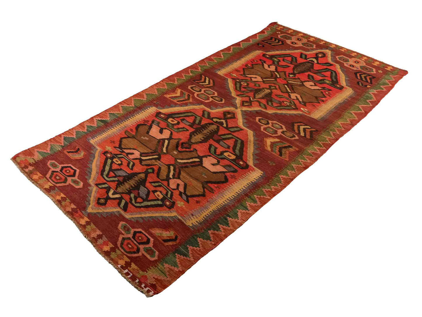 Antiker, handgeknüpfter, kaukasischer Kelim aus Wolle von Khademi. Farbe: Braun, beige, gelb,  orange, grün. Größe: 263 x 126 cm. Verkauf durch JUPITER Intl.