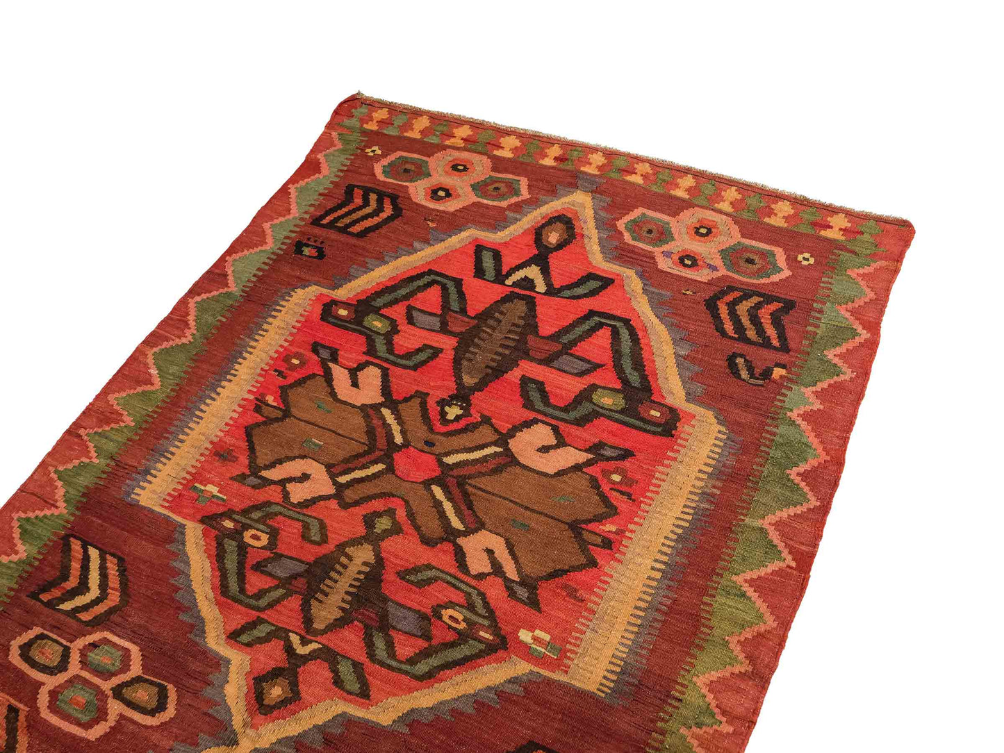 Antiker, handgeknüpfter, kaukasischer Kelim aus Wolle von Khademi. Farbe: Braun, beige, gelb,  orange, grün. Größe: 263 x 126 cm. Verkauf durch JUPITER Intl.