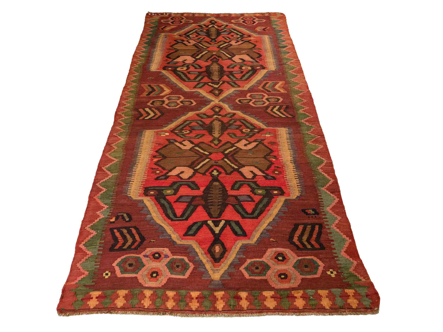 Antiker, handgeknüpfter, kaukasischer Kelim aus Wolle von Khademi. Farbe: Braun, beige, gelb,  orange, grün. Größe: 263 x 126 cm. Verkauf durch JUPITER Intl.