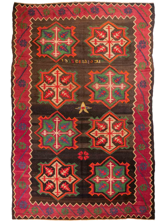 Antiker, handgeknüpfter, kaukasischer Kelim aus Wolle von Khademi. Farbe: Schwarz/braun, Rot, beige, grün. Größe: 303 x 158 cm. Verkauf durch JUPITER Intl.