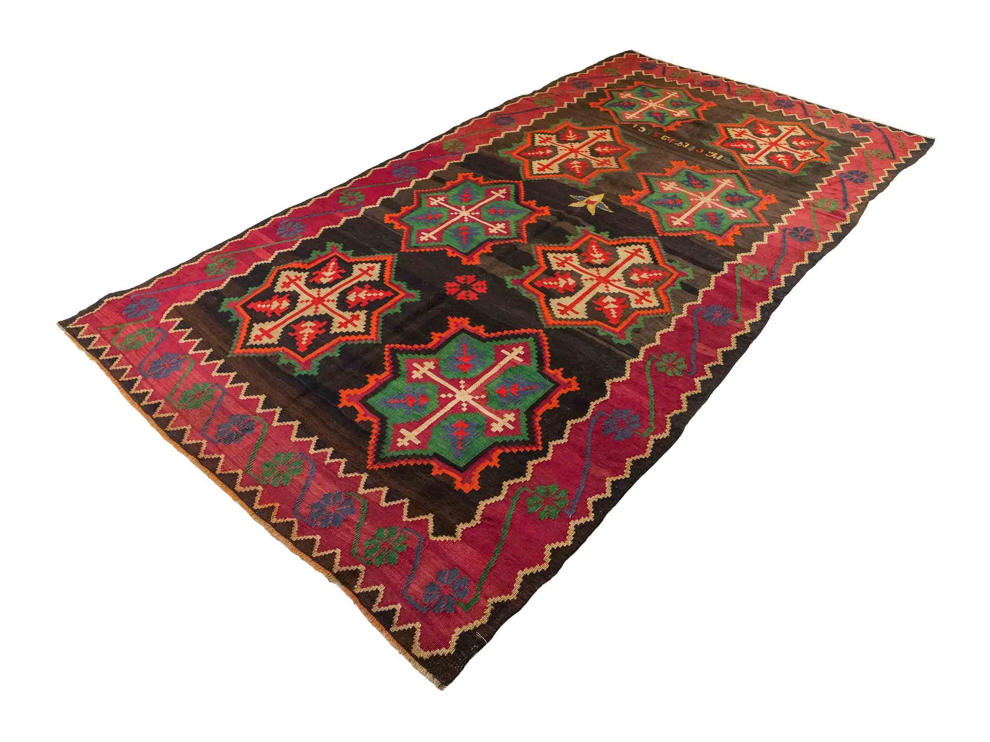 Antiker, handgewebter, kaukasischer Kelim aus Wolle von Khademi. Farbe: Schwarz/braun, Rot, beige, grün. Größe: 303 x 158 cm. Verkauf durch JUPITER Intl.