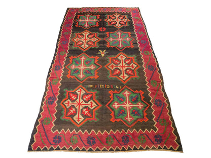Antiker, handgewebter, kaukasischer Kelim aus Wolle von Khademi. Farbe: Schwarz/braun, Rot, beige, grün. Größe: 303 x 158 cm. Verkauf durch JUPITER Intl.