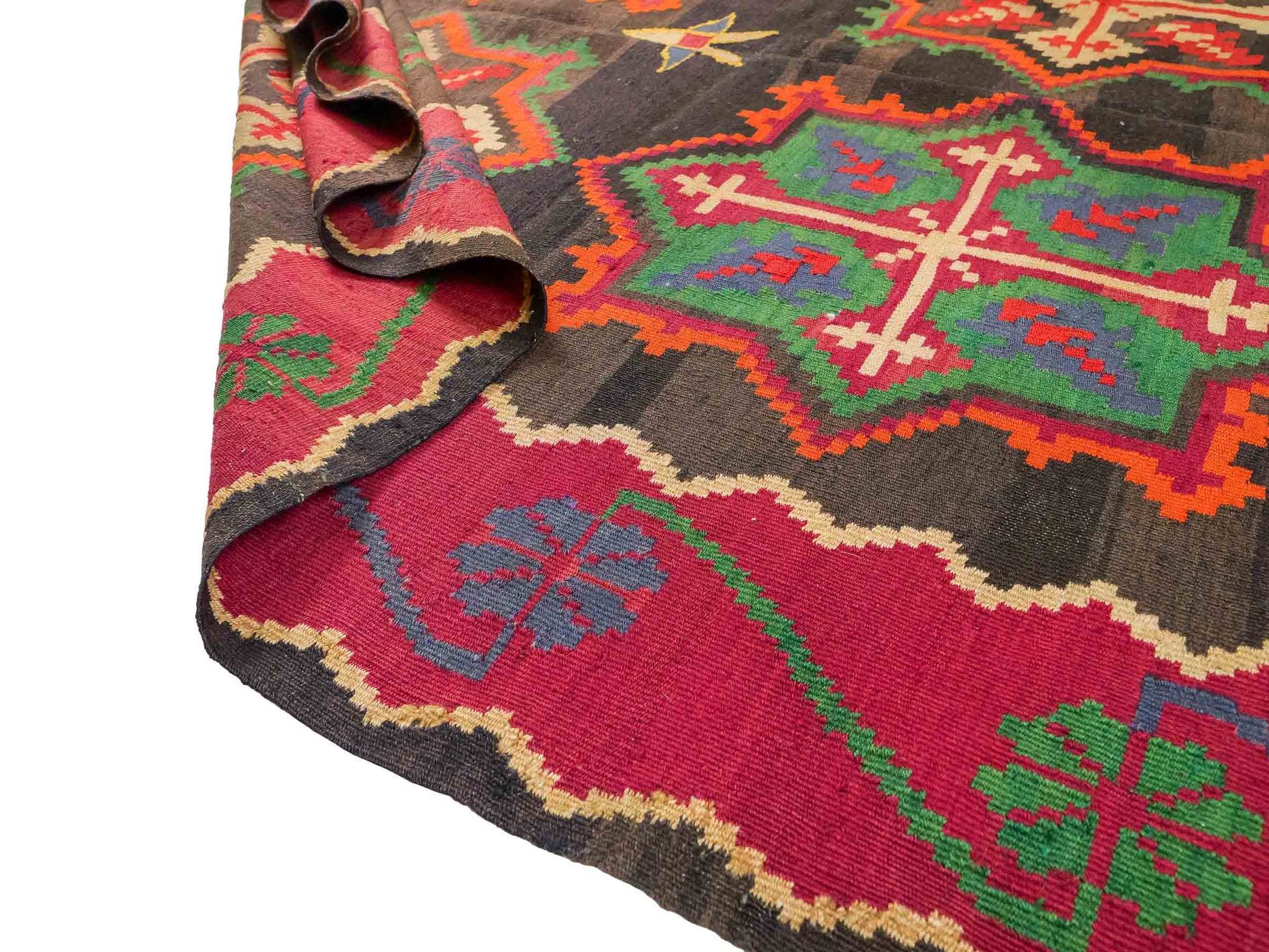 Antiker, handgewebter, kaukasischer Kelim aus Wolle von Khademi. Farbe: Schwarz/braun, Rot, beige, grün. Größe: 303 x 158 cm. Verkauf durch JUPITER Intl.
