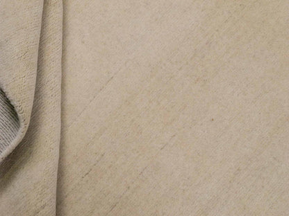 Moderner, Handloom Lori Gabbeh Orientteppich von Khademi aus Wolle, cremeweiß. Nomaden-Design. Produziert in Indien. Größe: 141x102cm. Teppichnummer: KB4-1561. Verkauf durch Jupiter Intl.