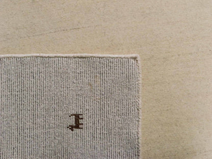 Moderner, Handloom Lori Gabbeh Orientteppich von Khademi aus Wolle, cremeweiß. Nomaden-Design. Produziert in Indien. Größe: 141x102cm. Teppichnummer: KB4-1561. Verkauf durch Jupiter Intl.