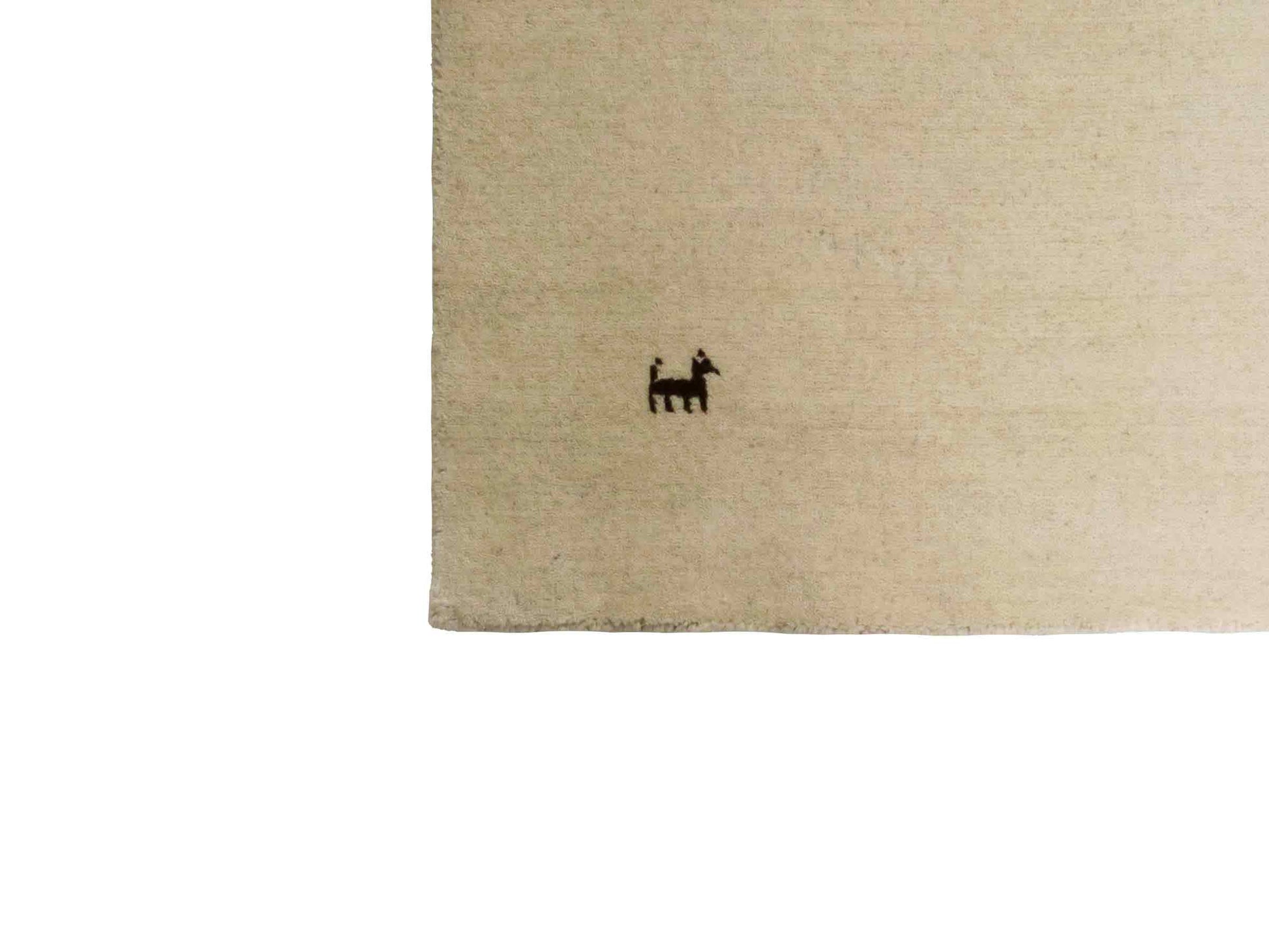 Moderner, Handloom Lori Gabbeh Orientteppich von Khademi aus Wolle, cremeweiß. Nomaden-Design. Produziert in Indien. Größe: 141x102cm. Teppichnummer: KB4-1561. Verkauf durch Jupiter Intl.