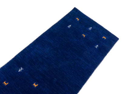 Moderner, Handloom Lori Gabbeh Orientteppich von Khademi aus Wolle, blau. Geometrisches Nomaden-Design. Produziert in Indien. Größe: 144x74cm. Teppichnummer: KB4-1516. Verkauf durch Jupiter Intl.